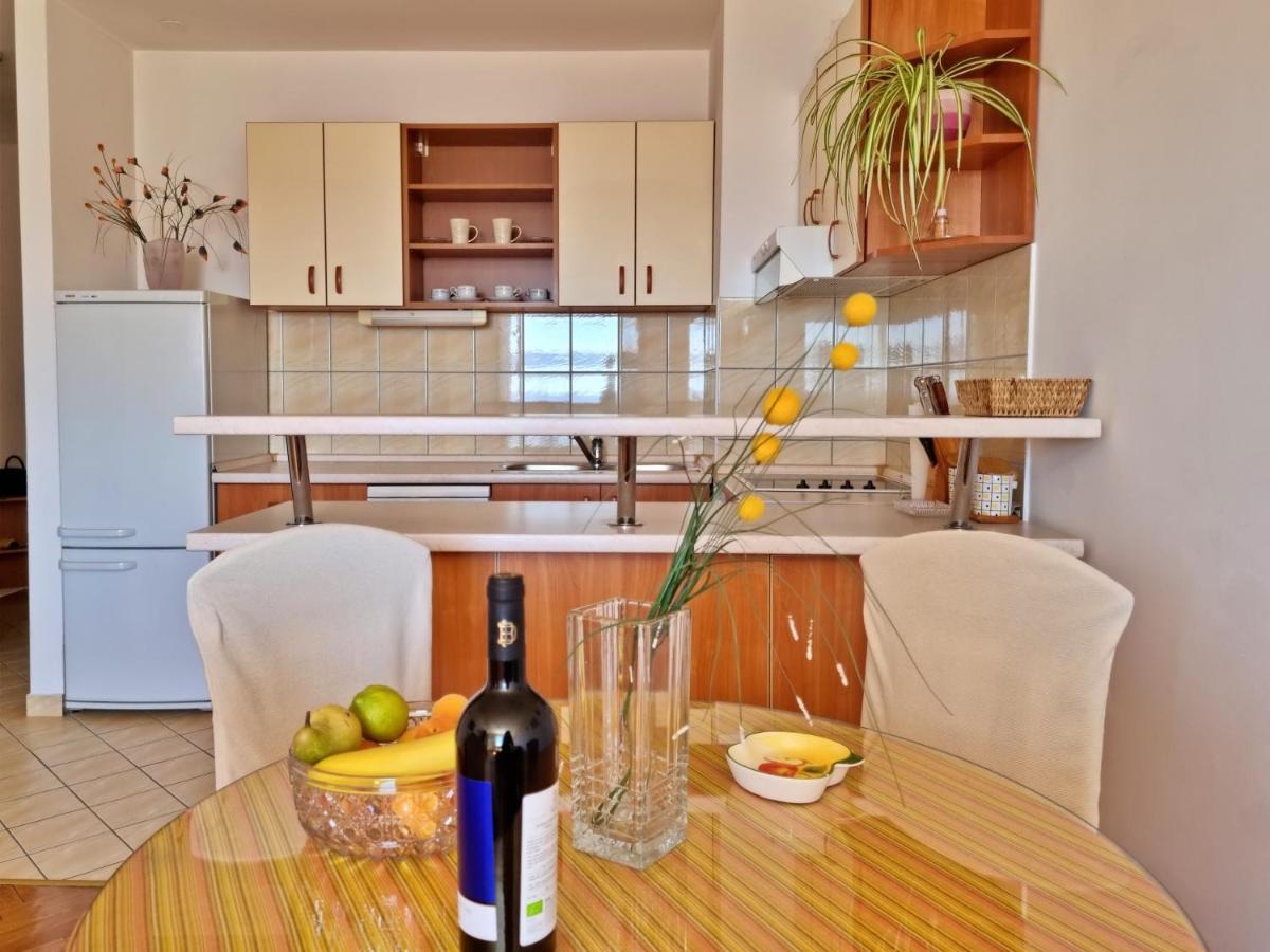 Apartment Cesarica Omis Exterior photo
